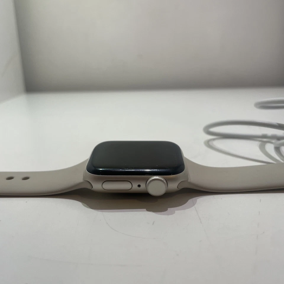 Apple Watch SE (2nd generation), photo 3 of 5