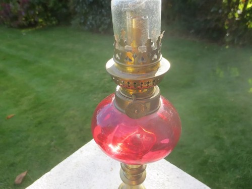 Vintage Antique Brass & Cranberry Glass Peg Oil Lamp - Picture 9 of 17