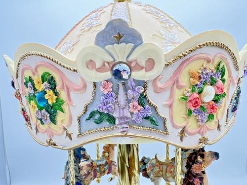 Grandeur Noel Collector’s Edition 2000 Musical Animated Christmas Carousel - Picture 12 of 20
