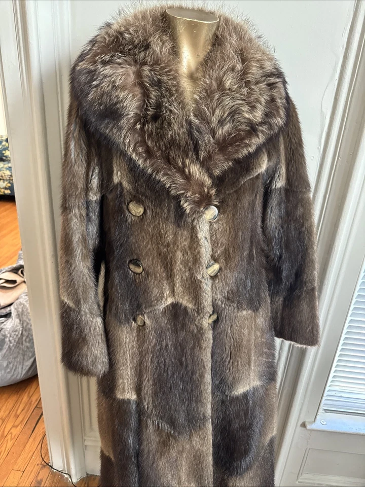 Vintage MAX ZELLER  Fur Coat  SIZE Small - Image 2 of 4