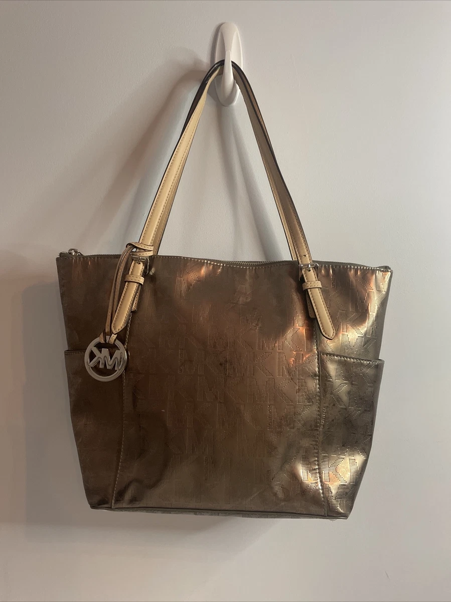 Lot 2079 - Michael Kors Tote bag in Cerise with a gold