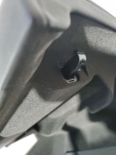 2017 2018 2019 2020 2021 2022 Maserati Levante OEM Glove Box Assembly Black