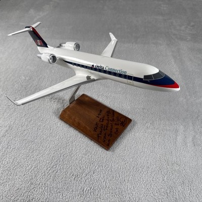 Delta Connection (ASA) Bombardier CRJ-200ER  Desk Wood Model 1/100
