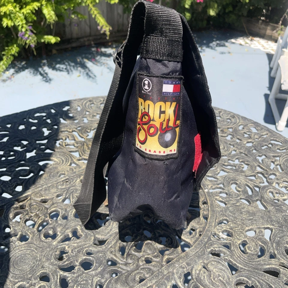 Винтажная сумка-мессенджер Tommy Hilfiger VH1 Music First Promo Rock N Soul Erase MS - Изображение 3 из 4