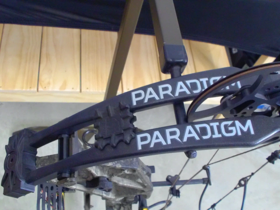 BEAR PARADIGM RH 70# ARCO COMPUESTO CON SITIOS Y GALLETA BIGOTE NUEVO CON ETIQUETAS Foto 4 de 4