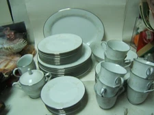 Noritake Temptation Service for 8 w/ Serving Pieces Excellent Condition 45 Pcs