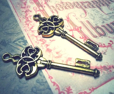 Skeleton Key Pendants Antiqued Gold Key Charms Steampunk Keys 10//25//50+