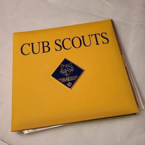 Cub Scouts 12 X 12 Scrapbook Gold Blue w/ Clear Page Protectors and Extra Paper - Picture 15 of 16
