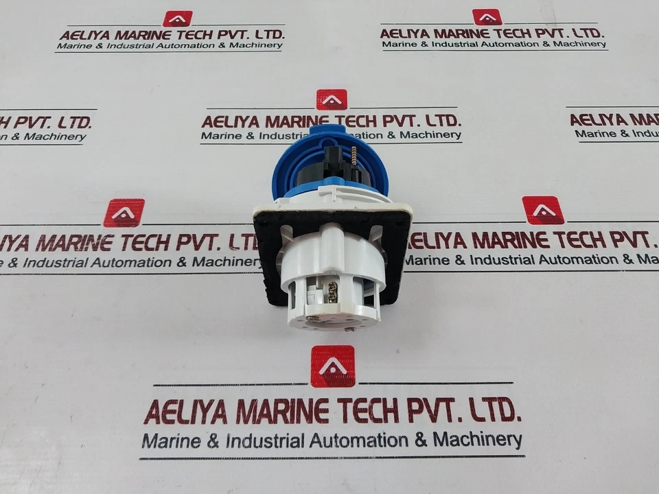 MERLIN GERIN 32A-6H 2P Industrial Plug 200-250V - Image 2 of 4