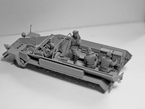 ICM 35644 Plastic model kit 1:35 German Command Vehicle Crew 1939-1942 4 figures - Picture 5 of 12