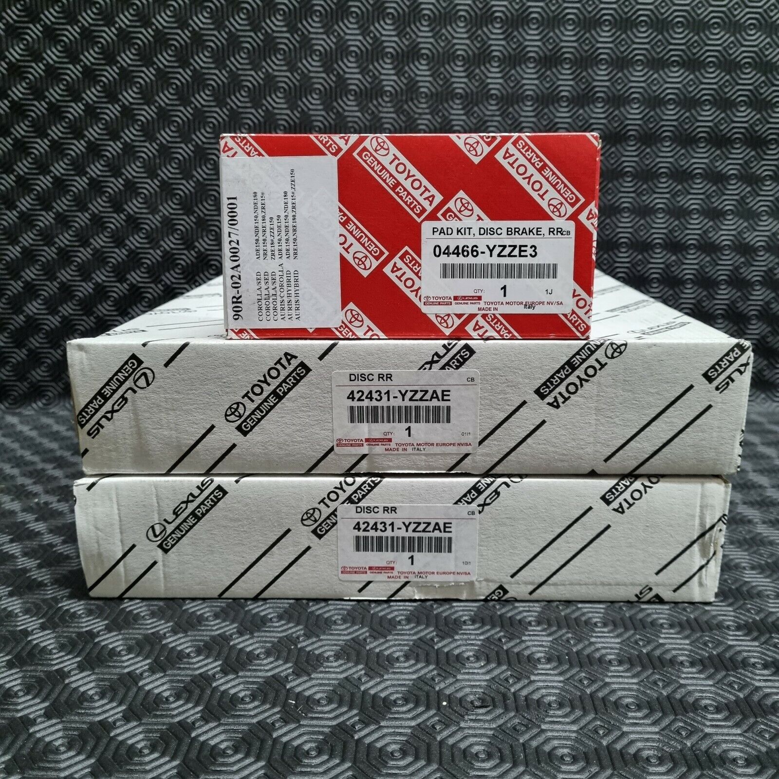 GENUINE TOYOTA AURIS TOURER REAR BRAKE DISCS & PADS 04466YZZE3 & 42431