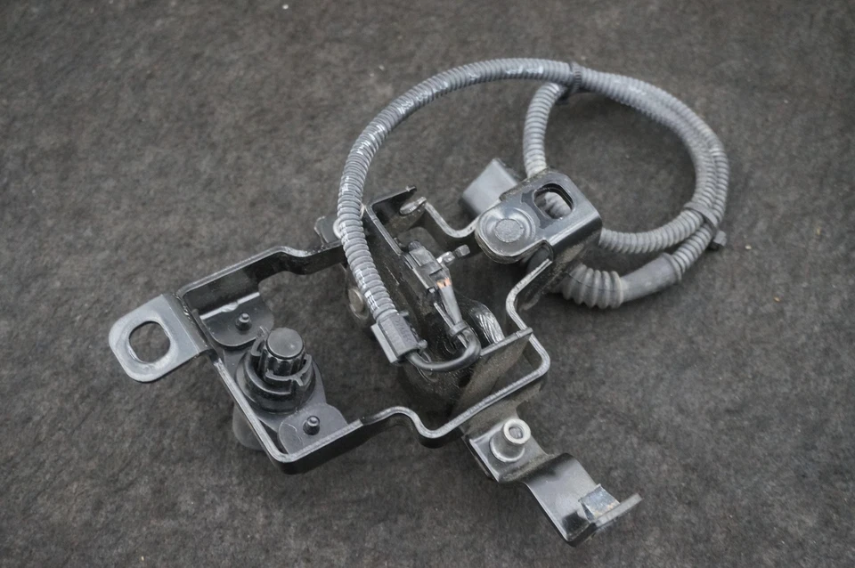 Set 2 Rear Left & Right Lid Lock Latch OEM 4E0823509 Audi R8 4S 2018-23 - Image 3 of 4