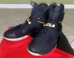 lebron soldier 10 id