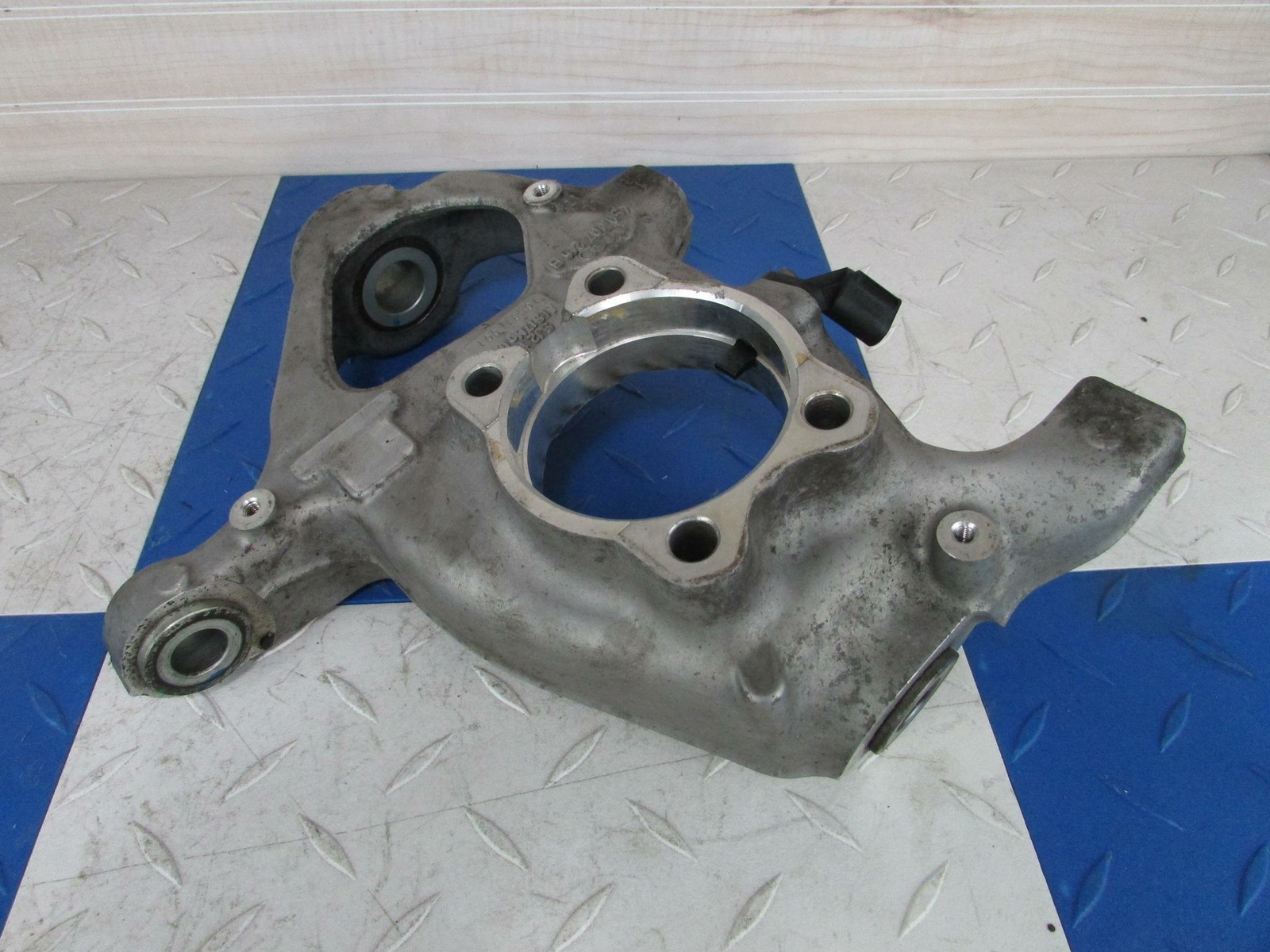 2017 2018 Audi R8 - OEM RH Right Front Steering Knuckle Suspension 4S0 407 246 B