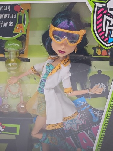 Muñecas Monster High Cleo De Nile y Ghoulia Yelps Mad Science Lab Partner Nuevas - Imagen 5 de 11
