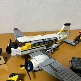 LEGO Indiana Jones Peril in Peru 7628 & Indiana Jones Motorcycle Chase 7620 Set