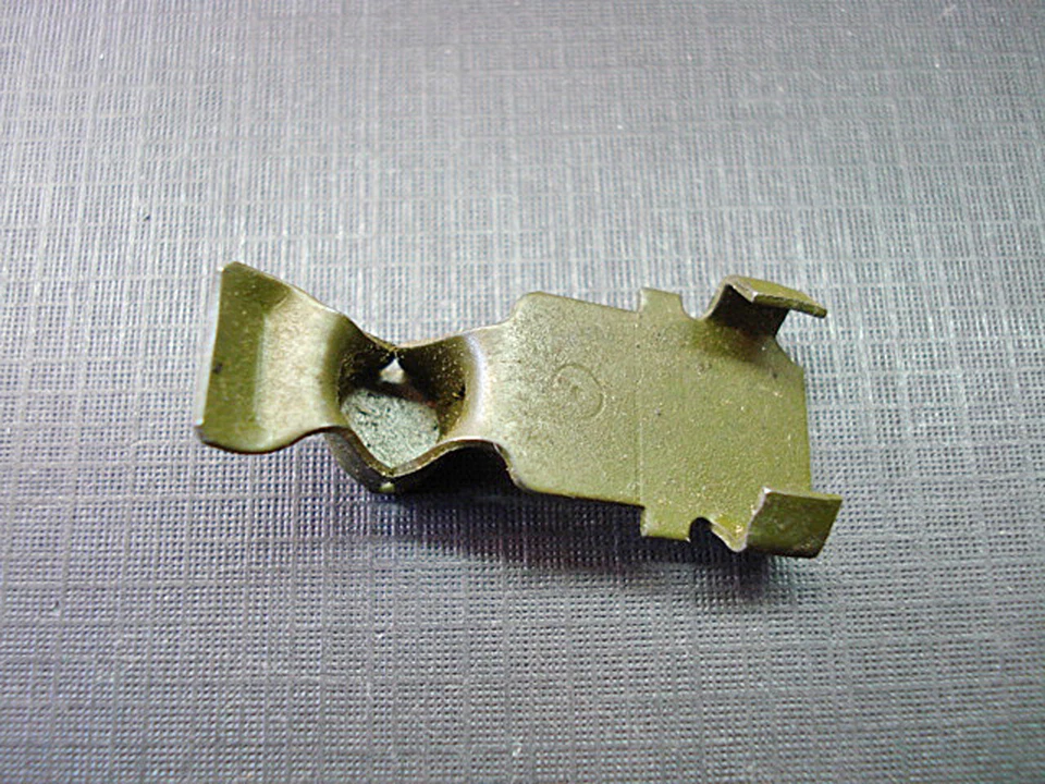 6 piezas para Dodge 1961 y Dart 1961 puerta trasera clips de moldura NORS  Foto 2 de 4