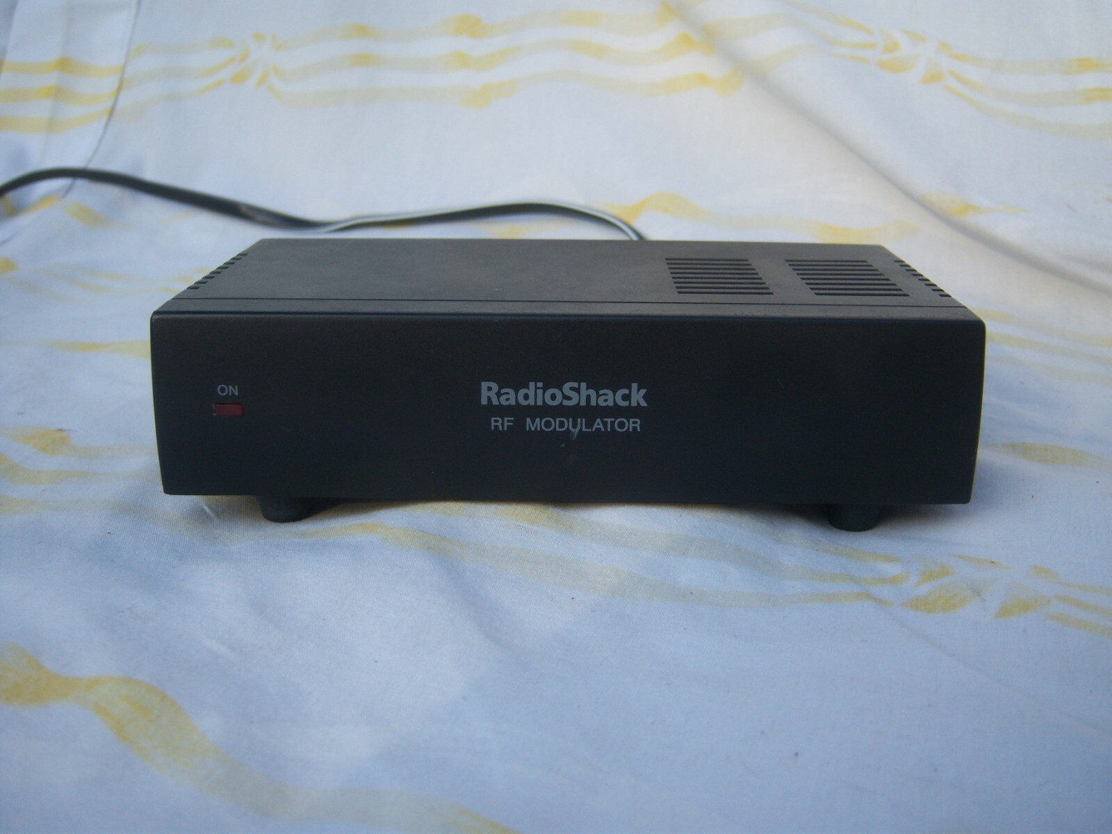 RADIO SHACK RF MODULATOR CAT NO.151244 120V AC 60HZ 4.5W eBay