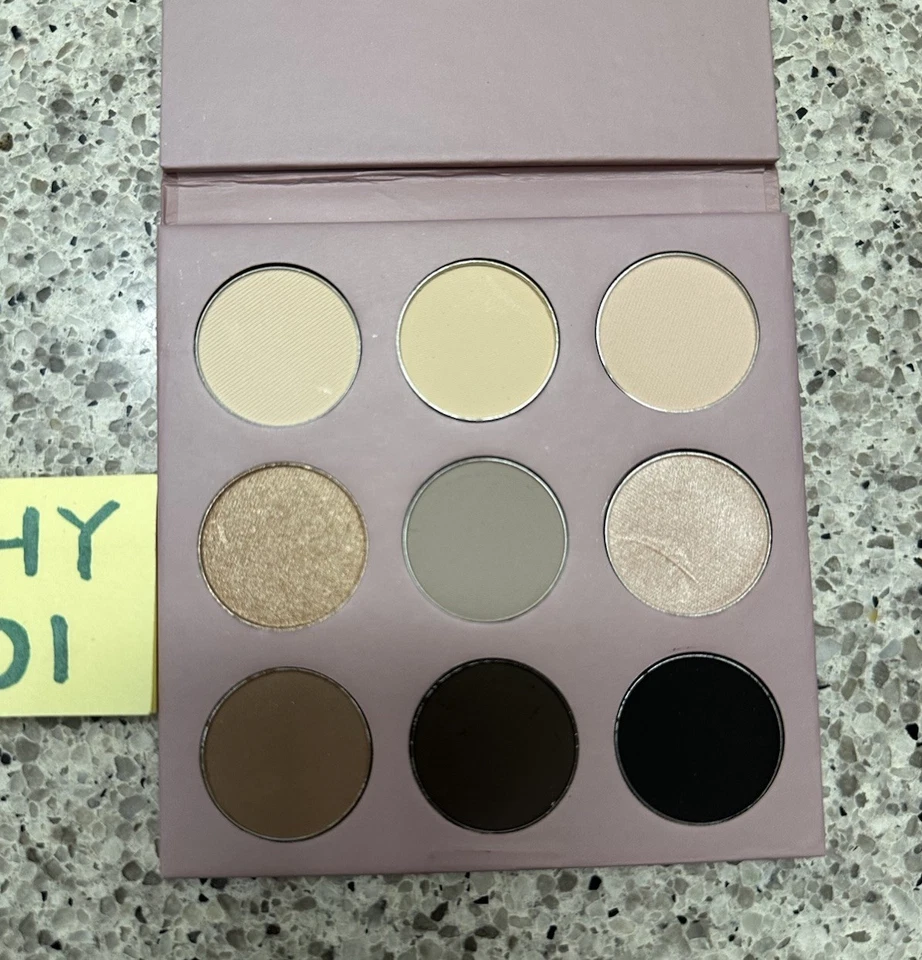 Paleta de sombras de ojos CARGO COSMETICS Nude Beach 9 tonos neutros. Talla completa. $40 Foto 2 de 4