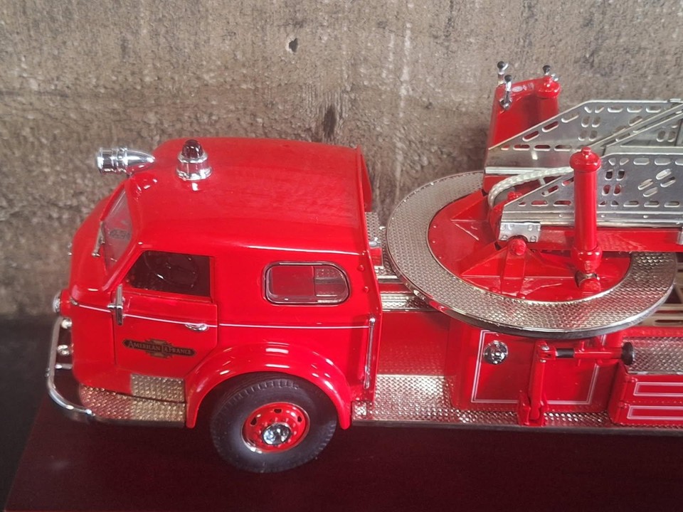 FRANKLIN MINT 1954 AMERICAN LAFRANCE LADDER TRUCK FIRE ENGINE DIECAST AS-IS