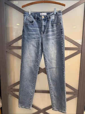 Risen Mid Rise Relaxed Skinny Jeans Size 29
