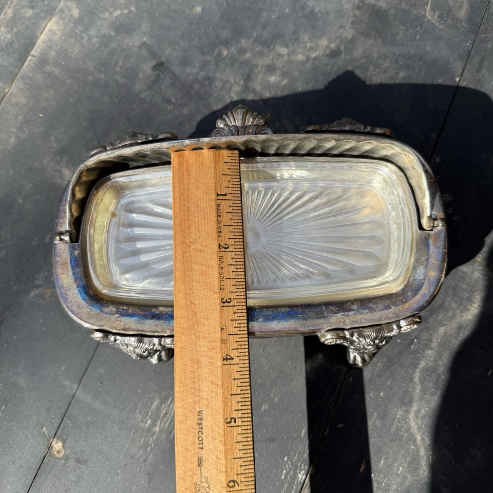 Plato de mantequilla enchapado en plata FB Rogers cúpula oscilante superior vidrio inserción patas cabeza de león Foto 3 de 4