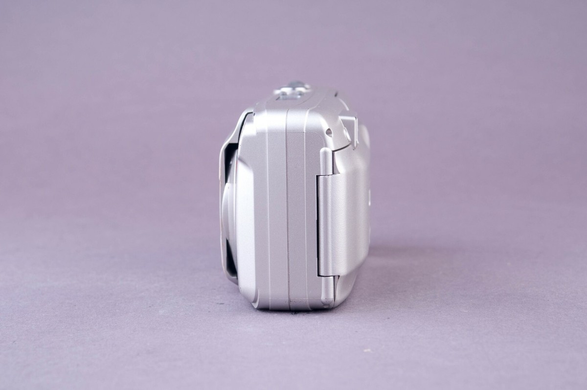 Olympus Superzoom 80G Quartz Date Silver Edition 35mm Point