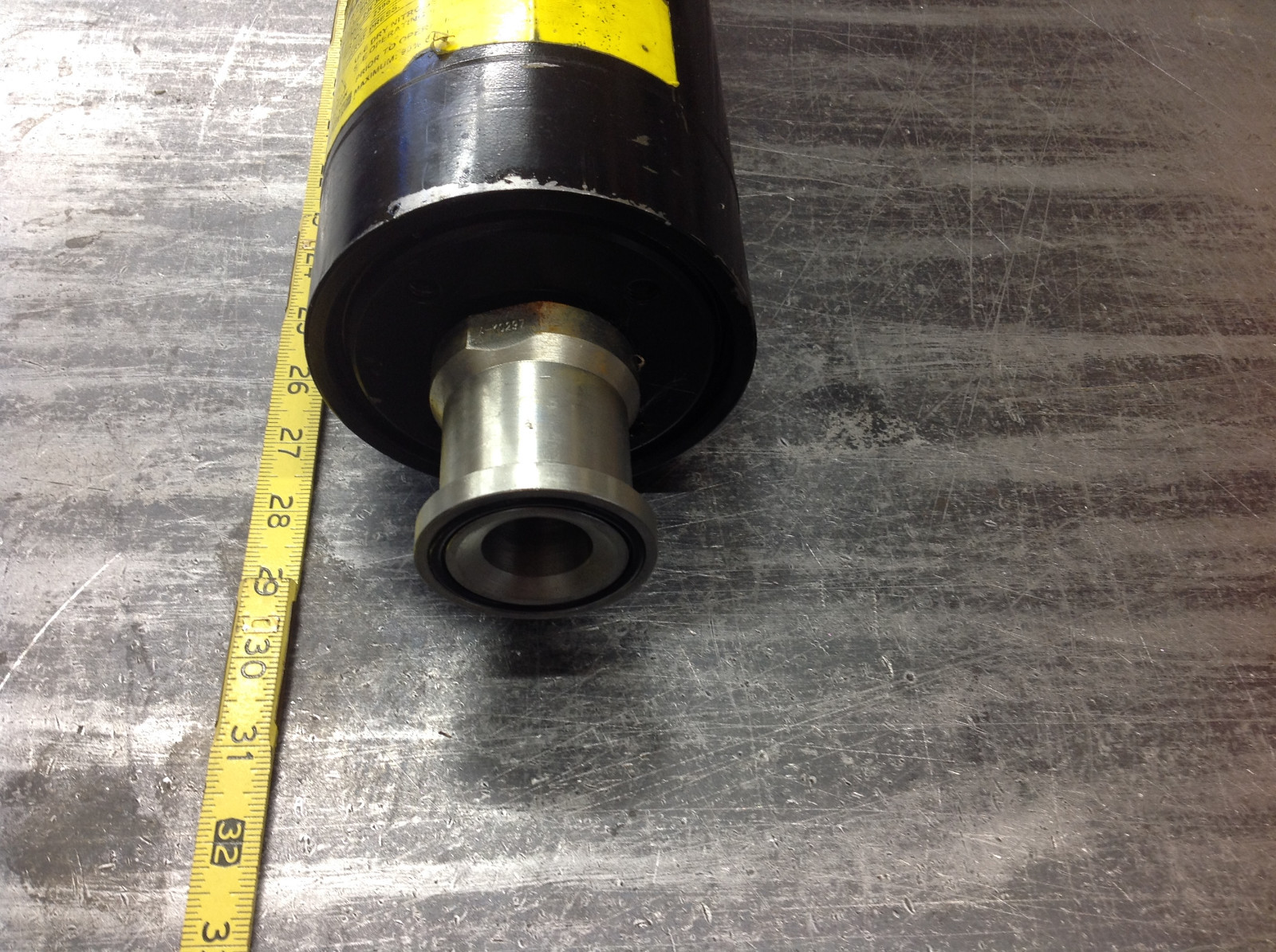 Hydac SK2104/3218S210ACLKCH Piston Accumulator p/n 2800022 Used