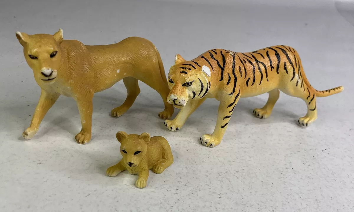 Tiger hotsell family toys