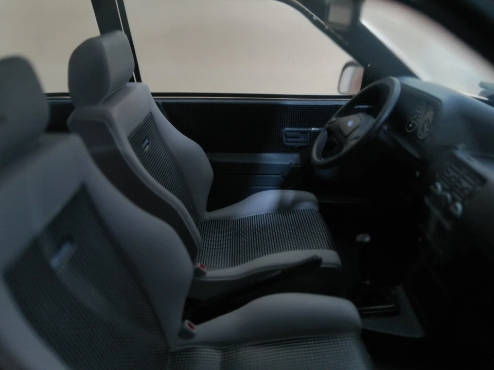 FORD ESCORT MK IV RS TURBO 1990 NERO BLACK MCG 1/18 (NO MiNiCHAMPS AUTOART) - Immagine 2 di 4