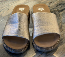 Yellow Box "Kalo" Women's Sandals size 10 Gold Slides Cute Comfortable