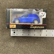 Maisto  Superior Motorized Chrysler Panel Cruiser, NIB, 1:33  Scale, Die Cast *