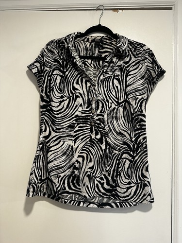 NWOT Alfani Short Sleeve blouse XL Black and White Zebra Pattern. Silver Button