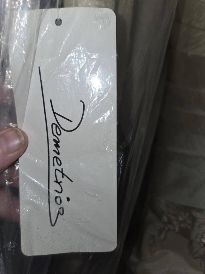 Vestido de novia Demetrios NUEVO talla 10 Foto 2 de 4