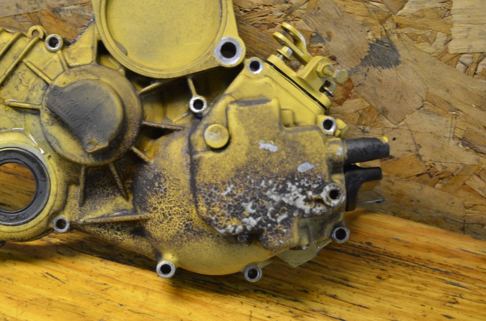 Крышка переднего привода ГРМ двигателя Ferris IS 5100Z Cat 1,5 л дизель - Изображение 3 из 4