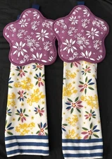 NEW Temptations Kitchen Towels and Star Oven Mitts Set of 2 Purple Multicolor