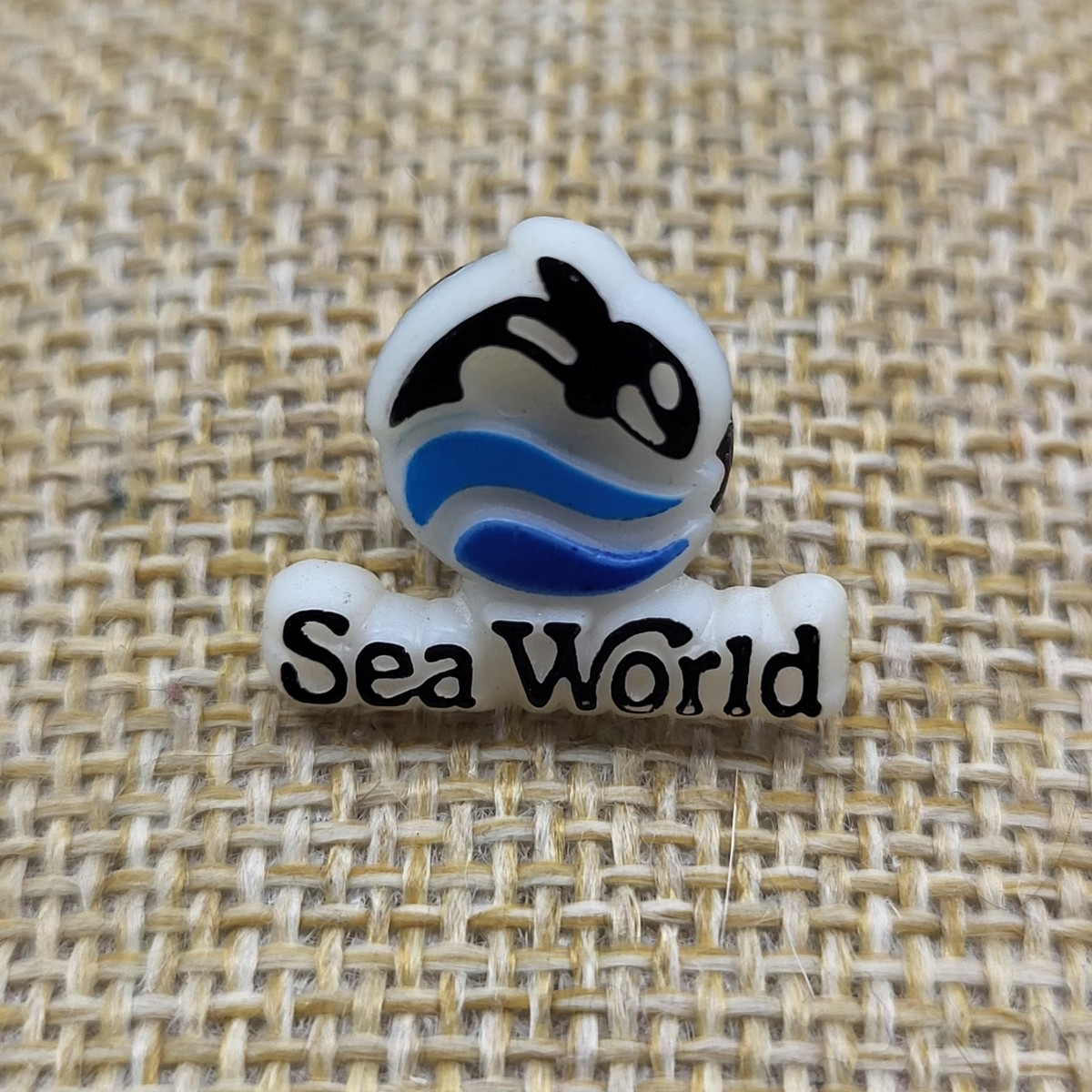 Vintage Sea World Logo Employee tie tack hat pin | eBay