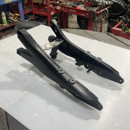 RAIL, SEAT RH (BLACK)