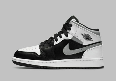 jordan 1 black and white size 4