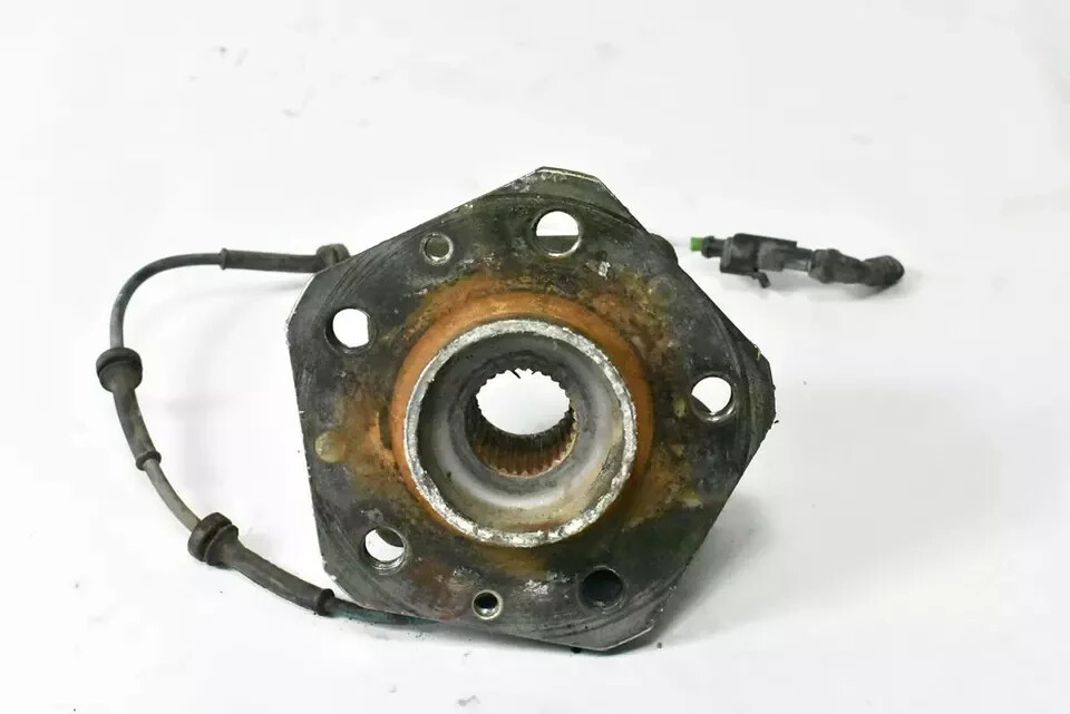 04-08 Maserati Quattroporte M139 Rear Right Side Spindle Knuckle Hub OEM