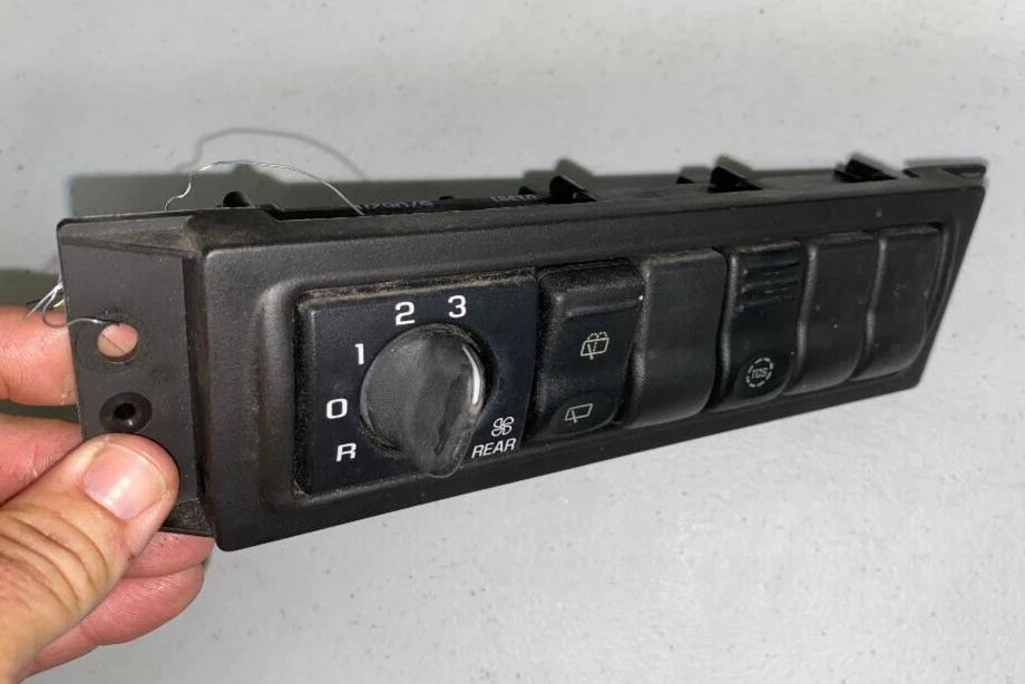 97-05 CHEVY VENTURE CONTROLE DE VENTILADOR TRASEIRO P/N 10409291 INTERRUPTOR LIMPADOR TRASEIRO GENUÍNO GM - Imagem 2 de 4