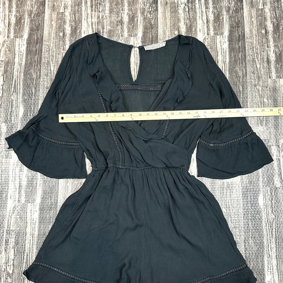 Romper Abercrombie Fitch preto feminino tamanho L manga sino babado gola V envoltório falso - Imagem 4 de 4