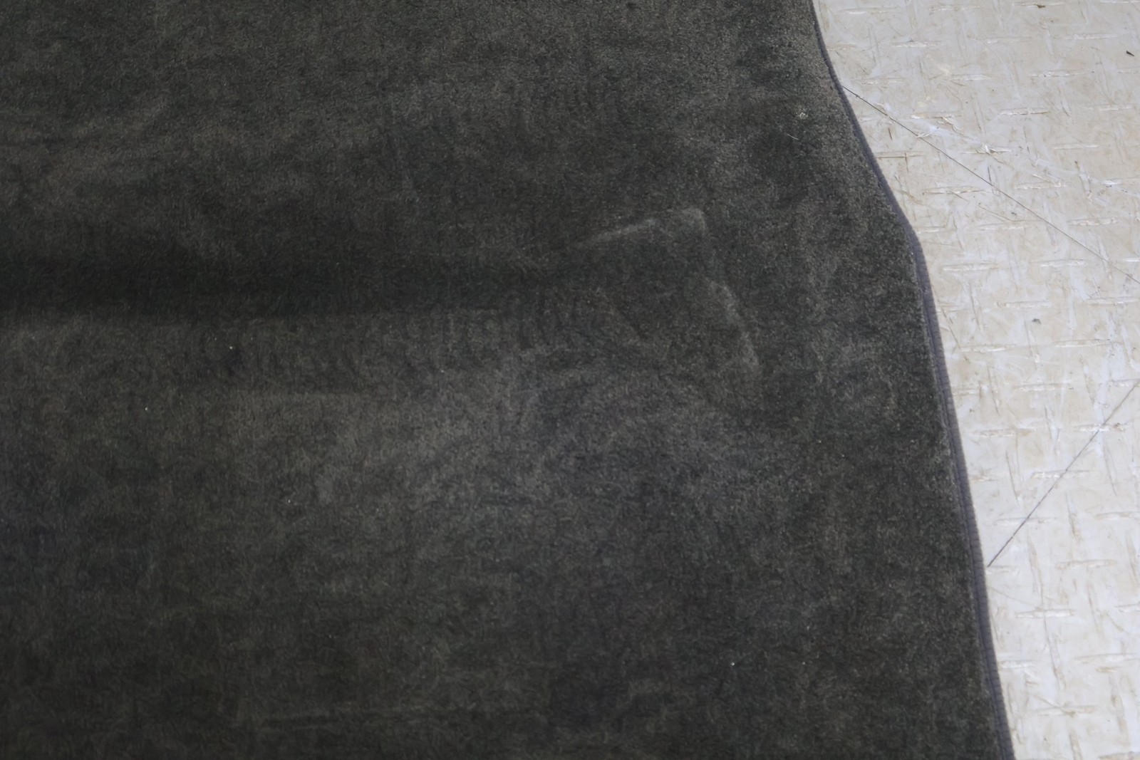 06-12 Bentley Flying Spur Inteiror Rear Trunk Floor Carpet Cleanout (Dark Gray)