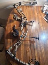 Hoyt Archery MAXXIS 31 3 Cam 70lbs 4 Pin Sight Octane Rest Trufire Wrist Strap