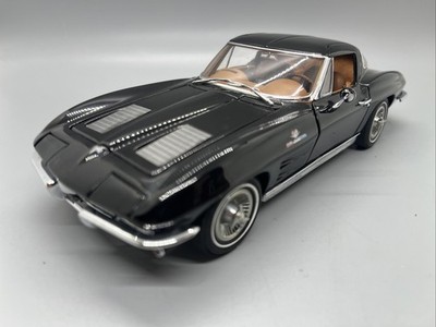 Danbury Mint 1963 Chevrolet Corvette Sting Ray Coupe 1/24 Diecast Scale