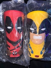 AMC Deadpool & Wolverine Juego de 2 tazas de silicona 32 oz 2024 Nuevo
