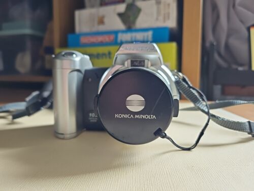 Konica Minolta DiMAGE Z2 4.0MP Digital Camera - Silver (Kit w/ 38-380mm Lens) - Afbeelding 1 van 8