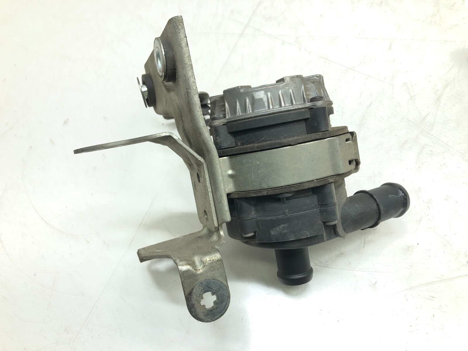 2014-2020 MASERATI GHIBLI S 3.0L ENGINE COOLANT AUXILIARY WATER PUMP OEM.