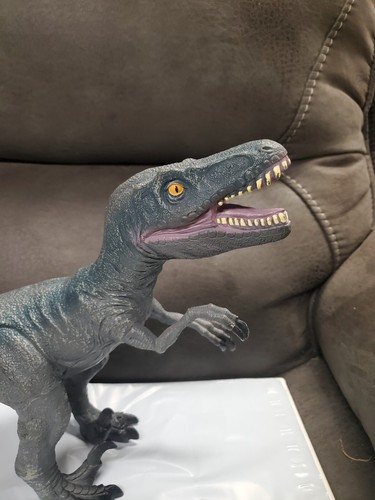 Action Figure - Velociraptors - 21" Long - 2014 - Picture 4 of 7