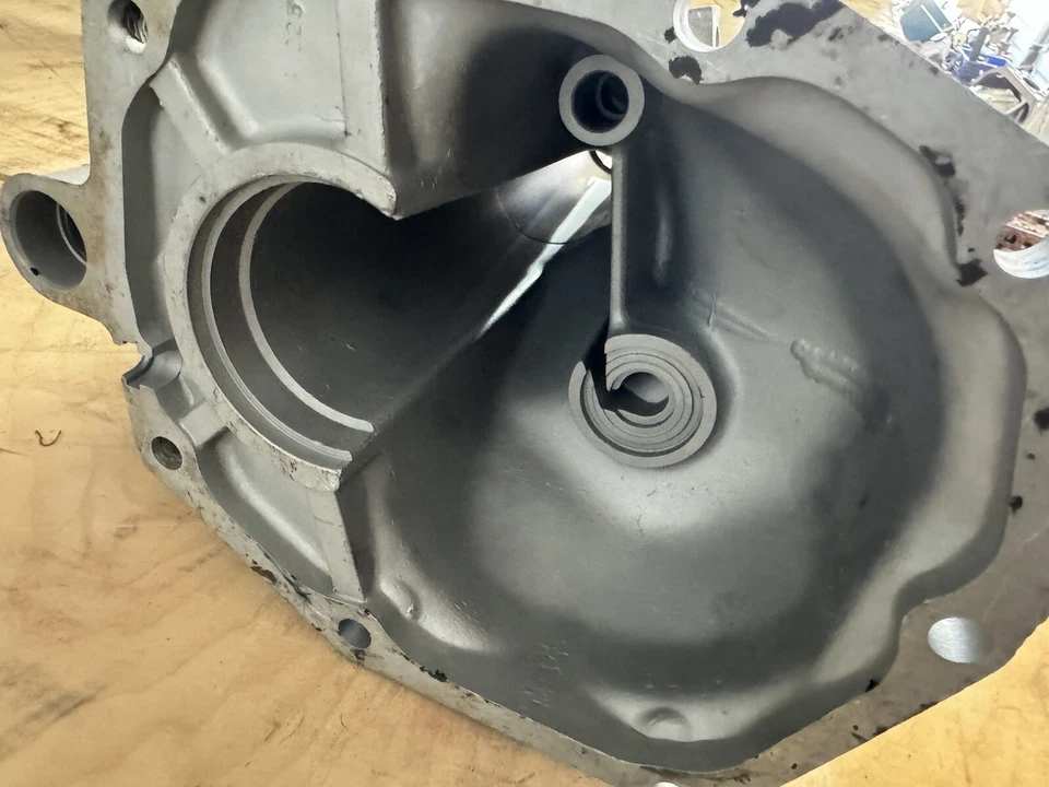 5-скоростной хвостовой корпус 1983-87 Non-WC T-5 для Camaro или Firebird 13-52-066-923 - Изображение 3 из 4